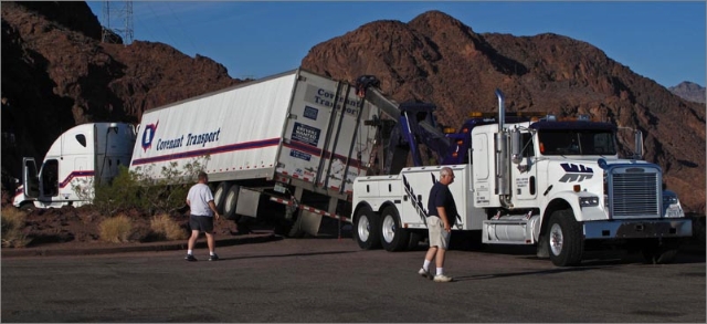 sm 3578.jpg - Things didn't go so well when these two big-rig drivers tried to round a corner of the Hoover Dam overlook.